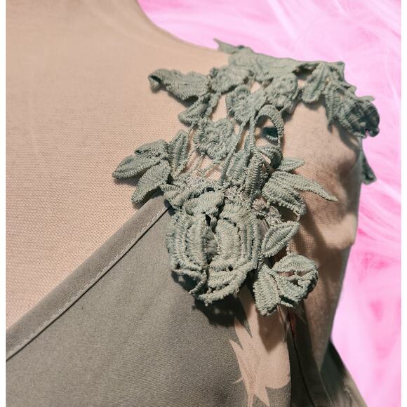 SHEIN Feather Print Tank Top - Size 1X - Picture 4 of 6